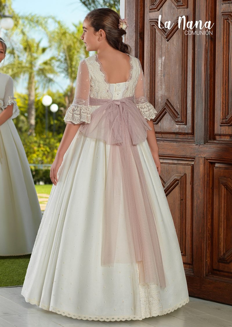 Vestido de comunión La Nana modelo 9702, vista de espalda