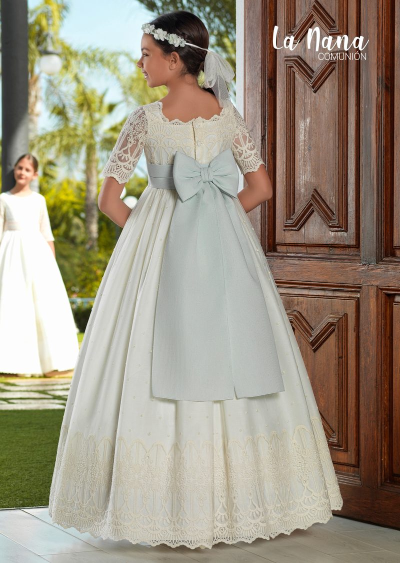 Vestido de comunión La Nana modelo 9717, vista de espalda